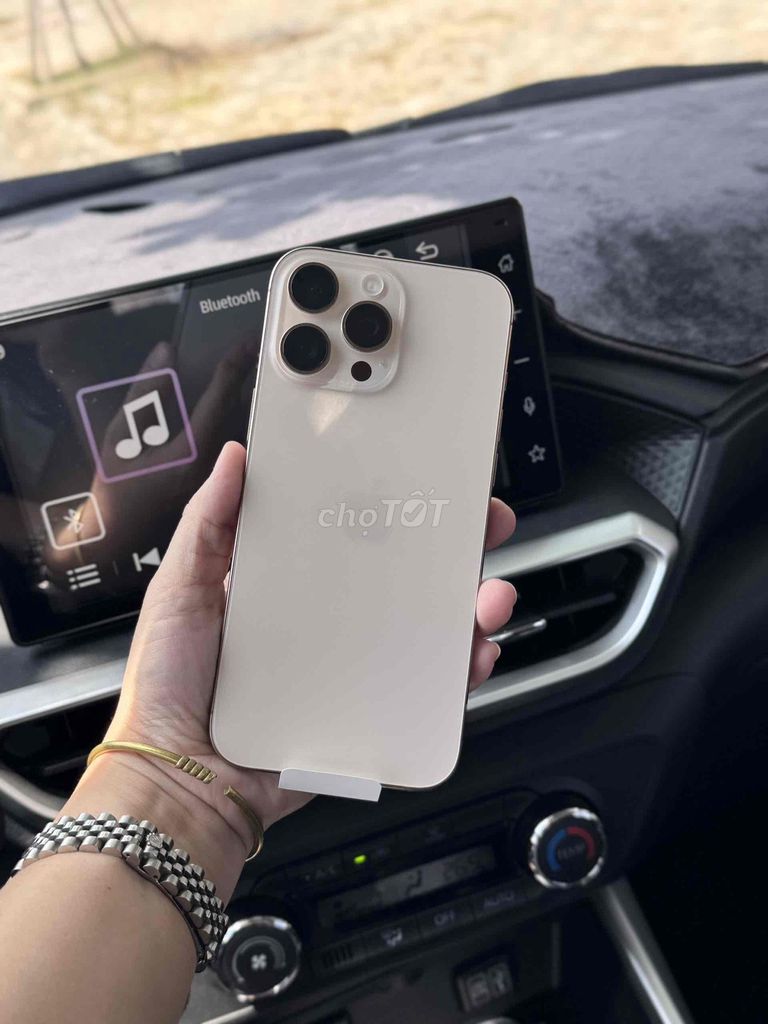 Apple iPhone 16 Pro Max 512GB Vàng VN/A. Mua bán Điện thoại tại Quận Cẩm Lệ Đà Nẵng được đăng bởi Lê Thuý Hằng hình 1