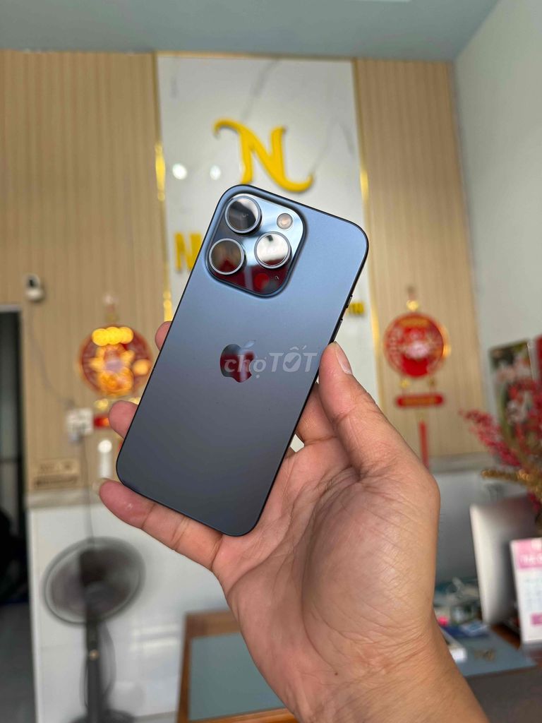 IPHONE 15 PRO 256gb XANH QT MỸ ZIN ỐC ÁP ĐẸP 98%. Mua bán Điện thoại tại Thành phố Cà Mau Cà Mau được đăng bởi NHAN APPLE hình 1
