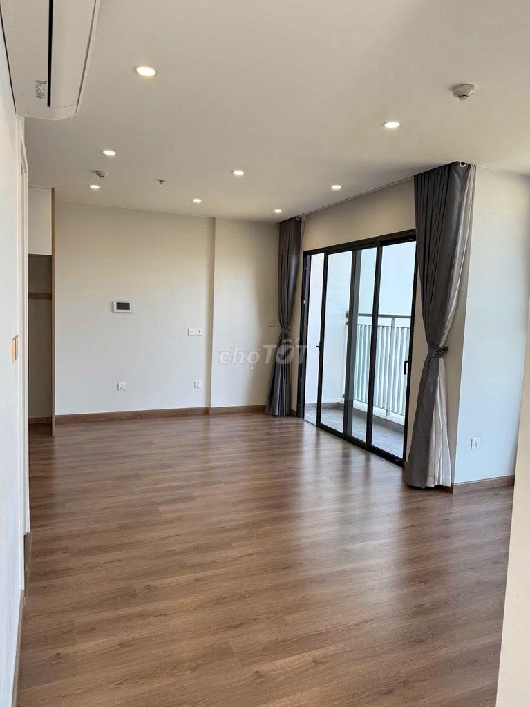 Продается квартира Vinhomes Smart City с 2 спальнями, 64 м2, угловой, 2 балкона