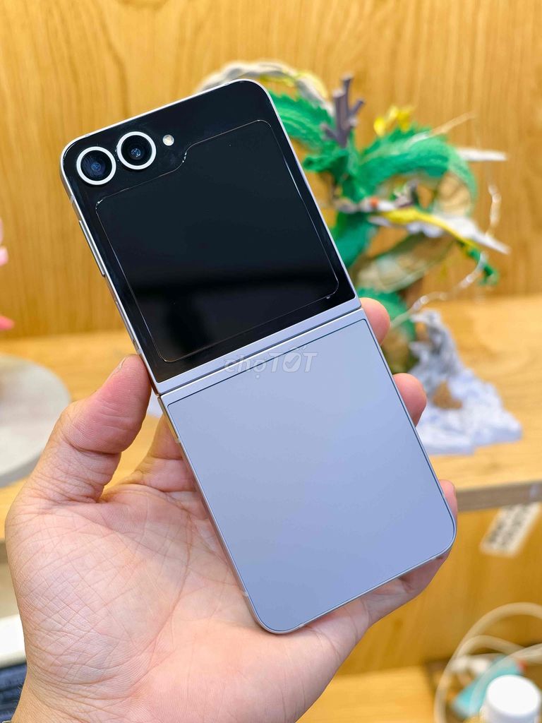 Samsung Z Flip 6 512GB Bạc 99% mới. Mua bán Điện thoại tại Quận 10 Tp Hồ Chí Minh được đăng bởi Khánh Trần hình 1