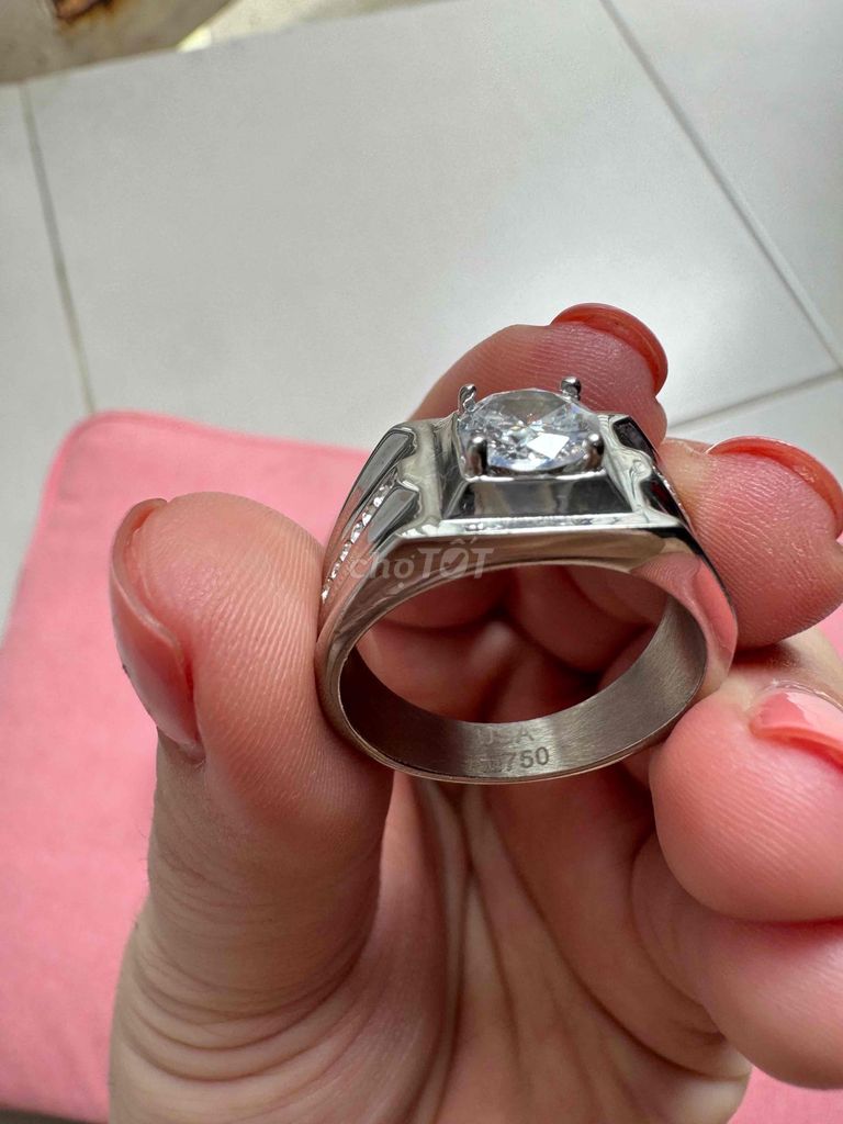 Nhẫn Nam Vàng trắng Đá. Mua bán Phụ kiện thời trang khác tại Thành phố Thủ Dầu Một Bình Dương được đăng bởi Ms Nguyễn An hình 1