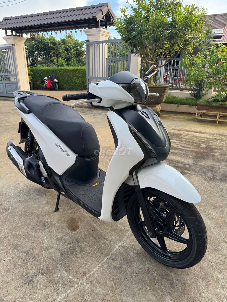 cần bán xe SH150i (2015). Mua bán Xe máy tại Thị Xã Buôn Hồ Đắk Lắk được đăng bởi Nguyen tuan hình 3