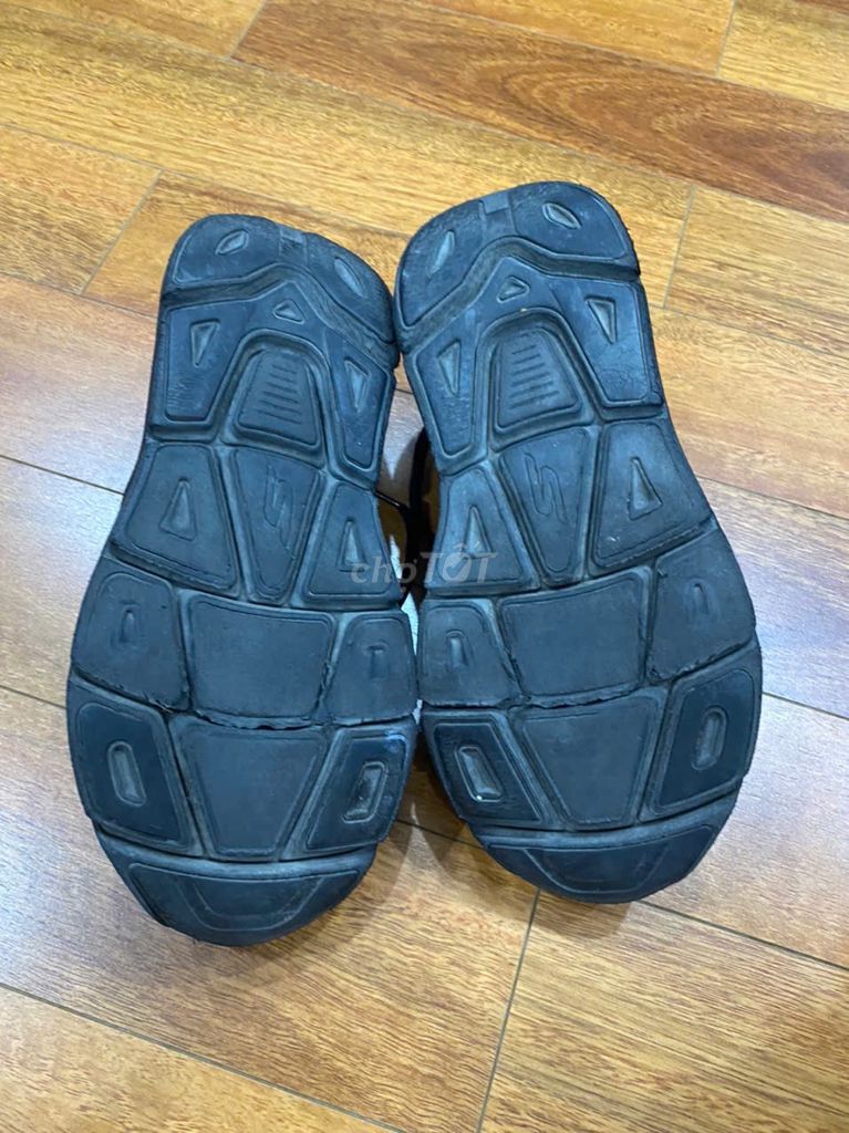 Giày chạy bộ chính hãng Skechers 42.5 Đen. Mua bán Giày dép tại Quận Ba Đình Hà Nội được đăng bởi long hình 1
