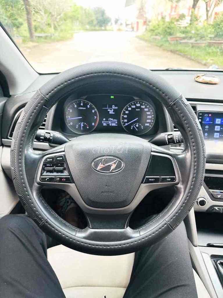 Hyundai Elantra 2018 1.6 MT - 9000 km. Mua bán Ô tô tại Thành phố Pleiku Gia Lai được đăng bởi Huynh kontum hình 5