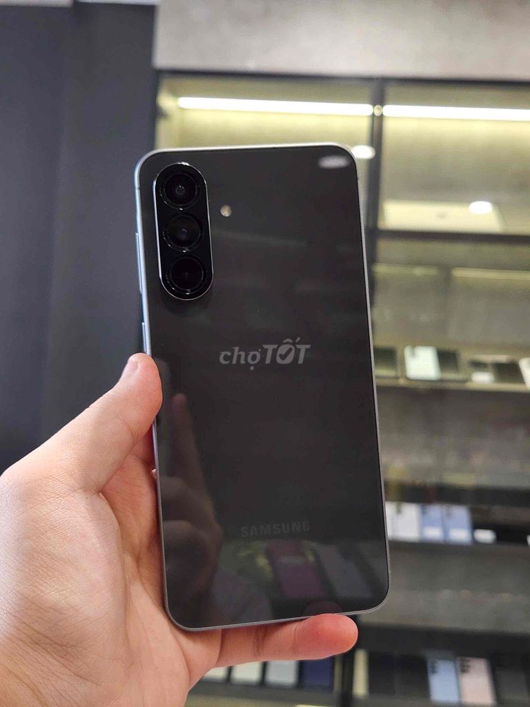 Samsung Galaxy A56 5G 256GB Đen Like New 99% VN. Mua bán Điện thoại tại Quận 8 Tp Hồ Chí Minh được đăng bởi TRƯỜNG MOBILE  hình 1