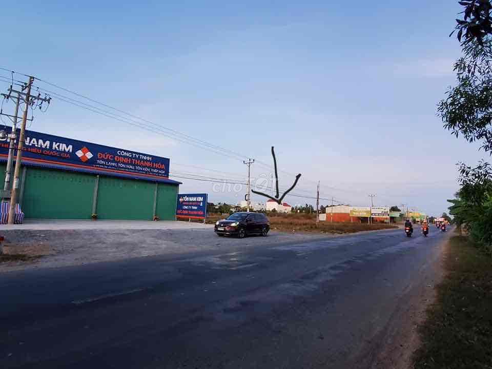 Cho thuê đất ngay cổng chào khu trung tâm TT Thạnh Hóa