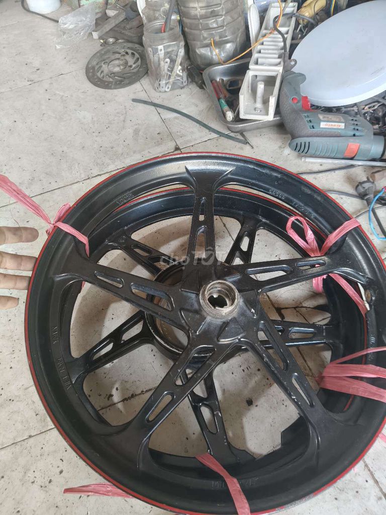 Cần bán gấp cặp mâm sirus mâm đẹp thẳng không đảo. Mua bán Phụ tùng xe tại Thành phố Thủ Dầu Một Bình Dương được đăng bởi Hoàng  hình 1