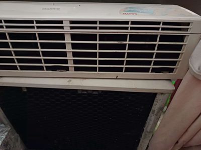 Điều hòa SANYO, vỏ nhựa trắng. Mua bán Máy lạnh, điều hoà tại Thành phố Dĩ An Bình Dương được đăng bởi Tiến Đạt90