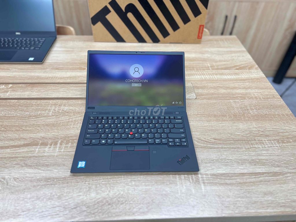 ThinkPad X1 Carbon Gen 7 i7-8665U 16/256GB Máy đẹp