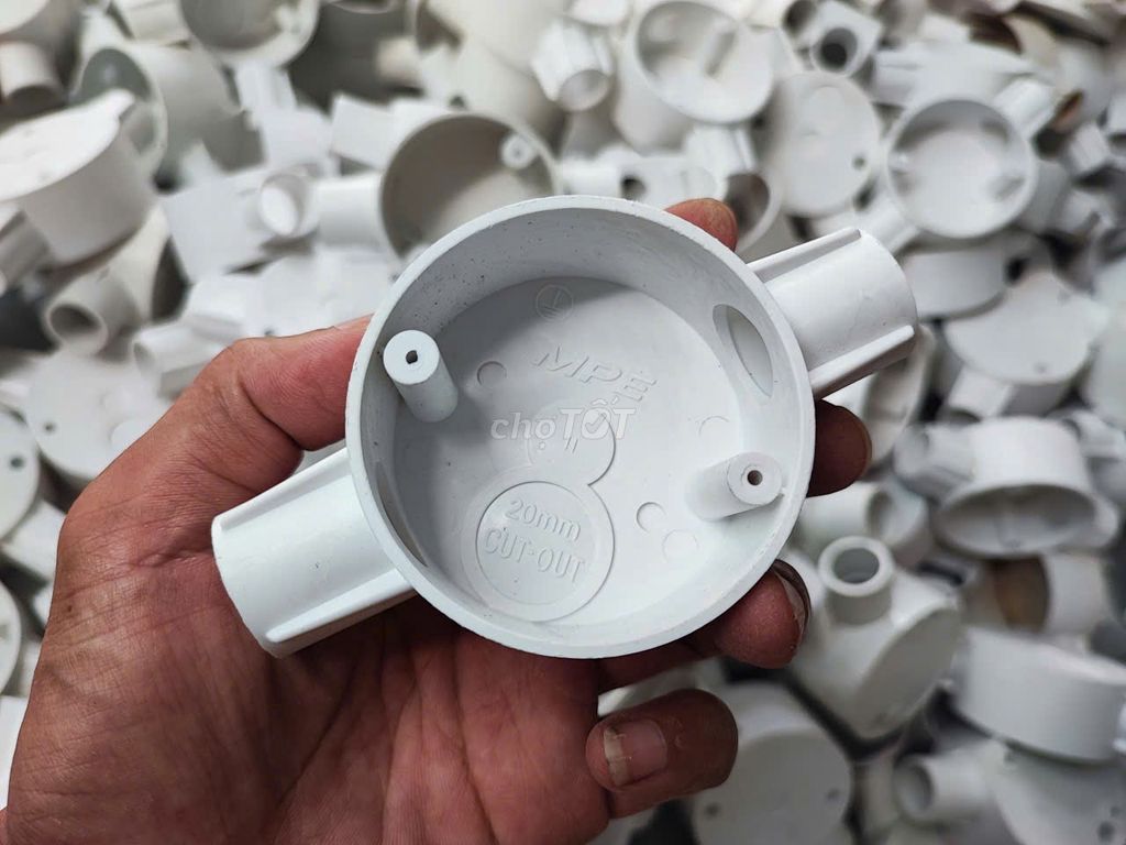 Phụ kiện ống điện Nhựa Trắng D20. Mua bán Nội thất, đồ gia dụng khác tại Huyện Hiệp Hòa Bắc Giang được đăng bởi M và E hình 1