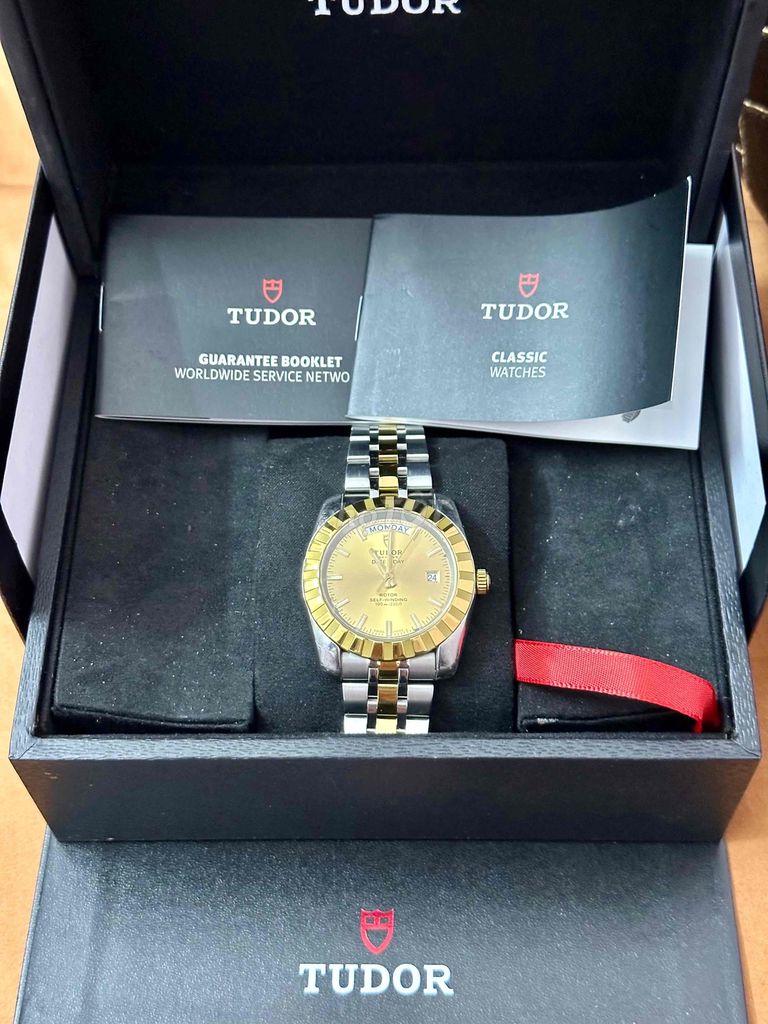 Tudor Classic Date-Day Champagne 41mm