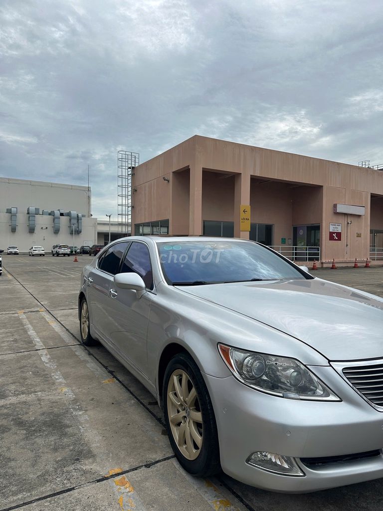 Lexus LS 20***9 km. Mua bán Ô tô tại Quận Tân Phú Tp Hồ Chí Minh được đăng bởi sin hình 4