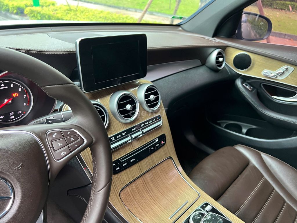 Mercedes Benz GLC 2018 250 4MATIC - 79999 km. Mua bán Ô tô tại Quận Long Biên Hà Nội được đăng bởi AUTO TÂN HƯNG THỊNH hình 11