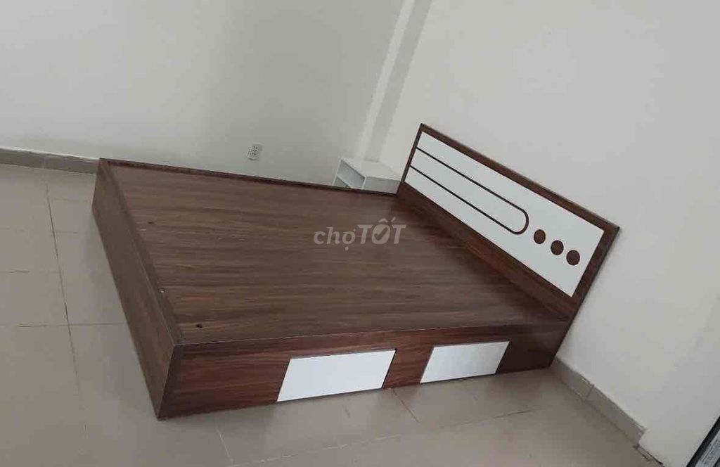 Giường ngủ Gỗ công nghiệp Nâu vân gỗ 1m6x2m. Mua bán Giường, chăn ga gối nệm tại Thành phố Dĩ An Bình Dương được đăng bởi Hong Le hình 1
