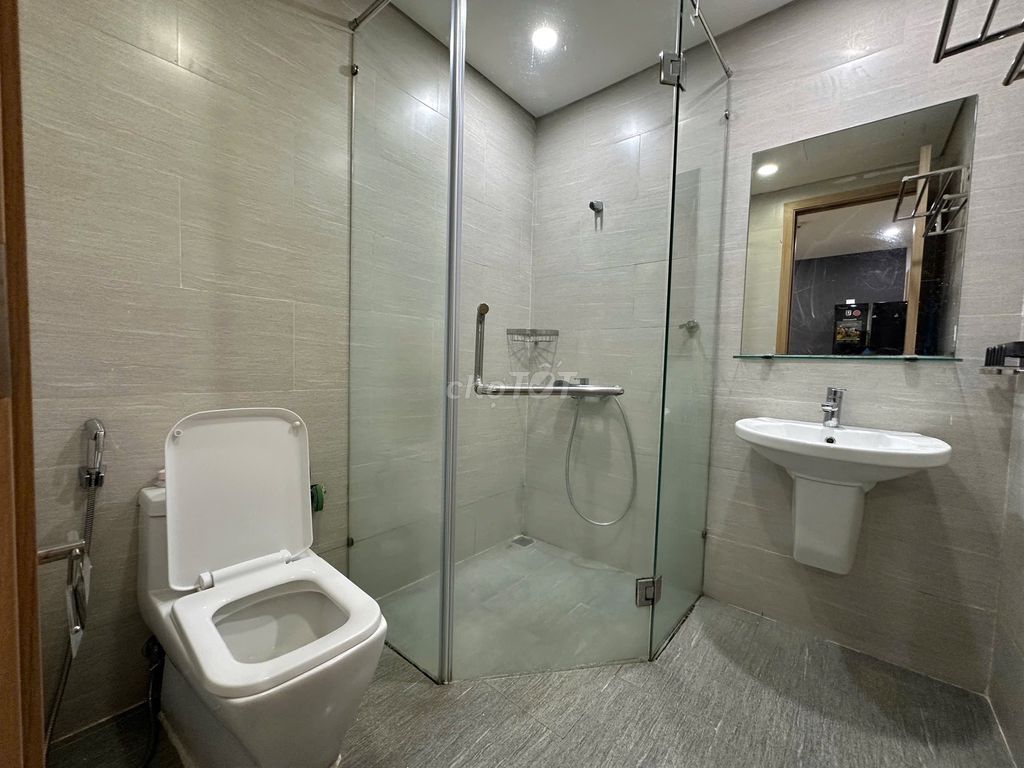 River-view 2-bedroom apartment in Fhome near the Hàn river — photo 11