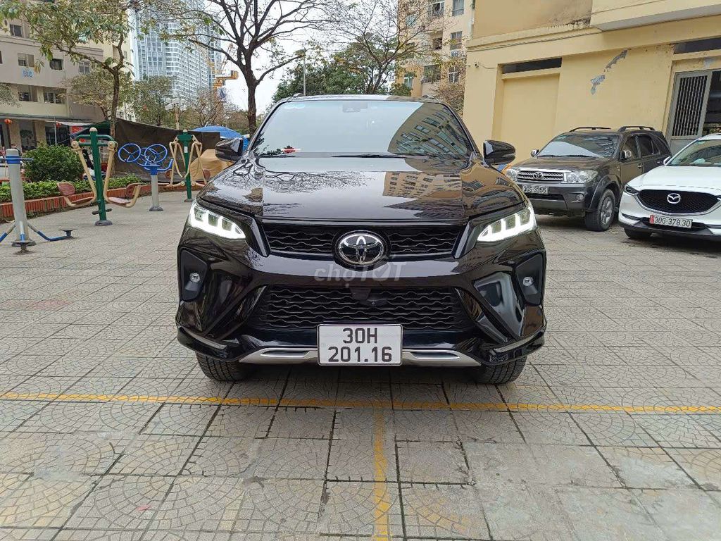 Toyota Fortuner Legender  2.8AT 4x4 - 30000 km