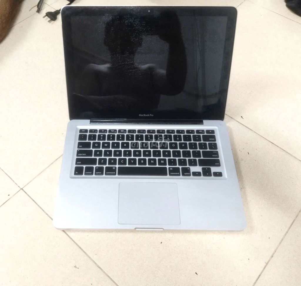 Bán Con Macbook Pro 2011 Core i5 Vỏ Đẹp Còn Đủ Đồ.