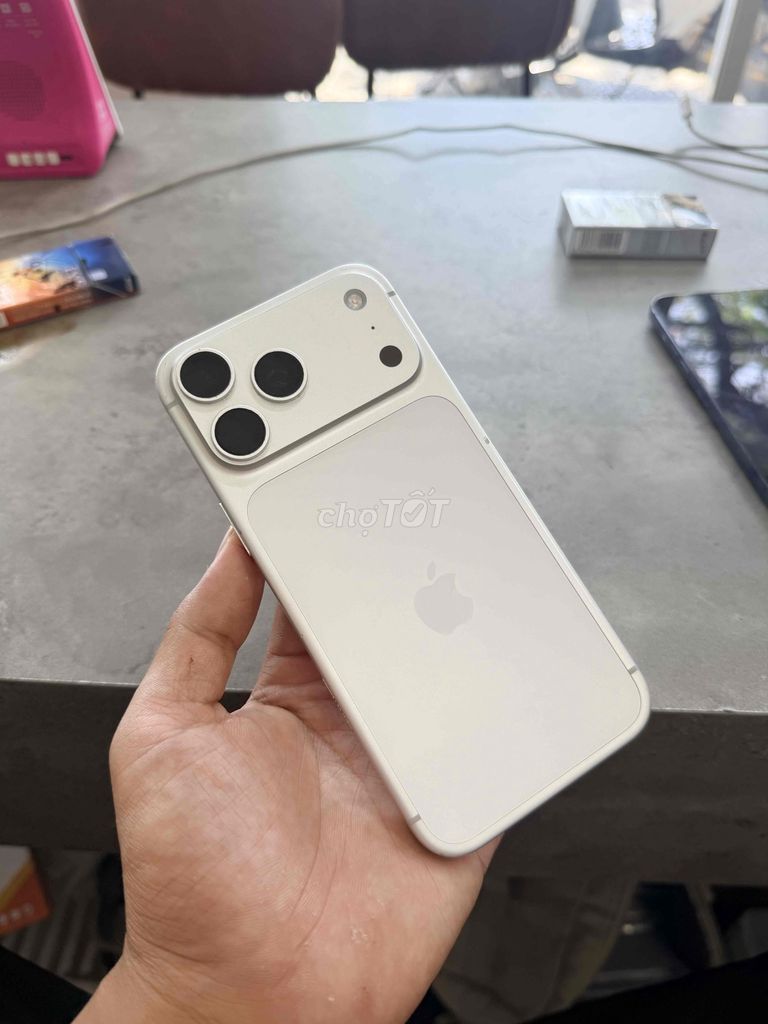 Apple iPhone 17 Pro Max 256GB Trắng 98%. Mua bán Điện thoại tại Quận Ngũ Hành Sơn Đà Nẵng được đăng bởi Nghĩa  hình 1