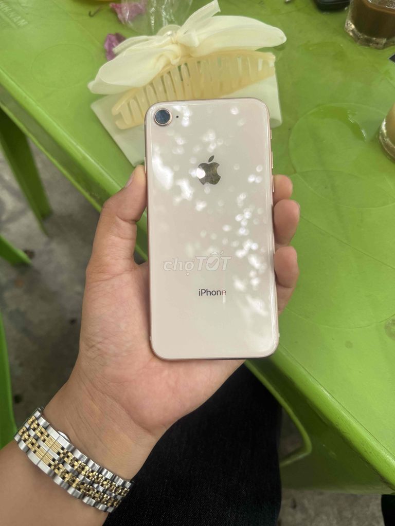 Apple iPhone 8 64GB Vàng hồng. Mua bán Điện thoại tại Huyện Ninh Hải Ninh Thuận được đăng bởi thao nhi hình 1