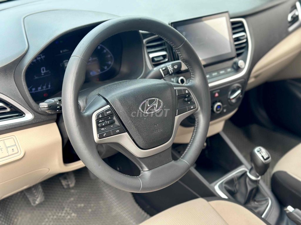 Hyundai Accent 2023 1.4 MT Trắng 5500 km. Mua bán Ô tô tại Quận Hoàng Mai Hà Nội được đăng bởi Thang Pham hình 5