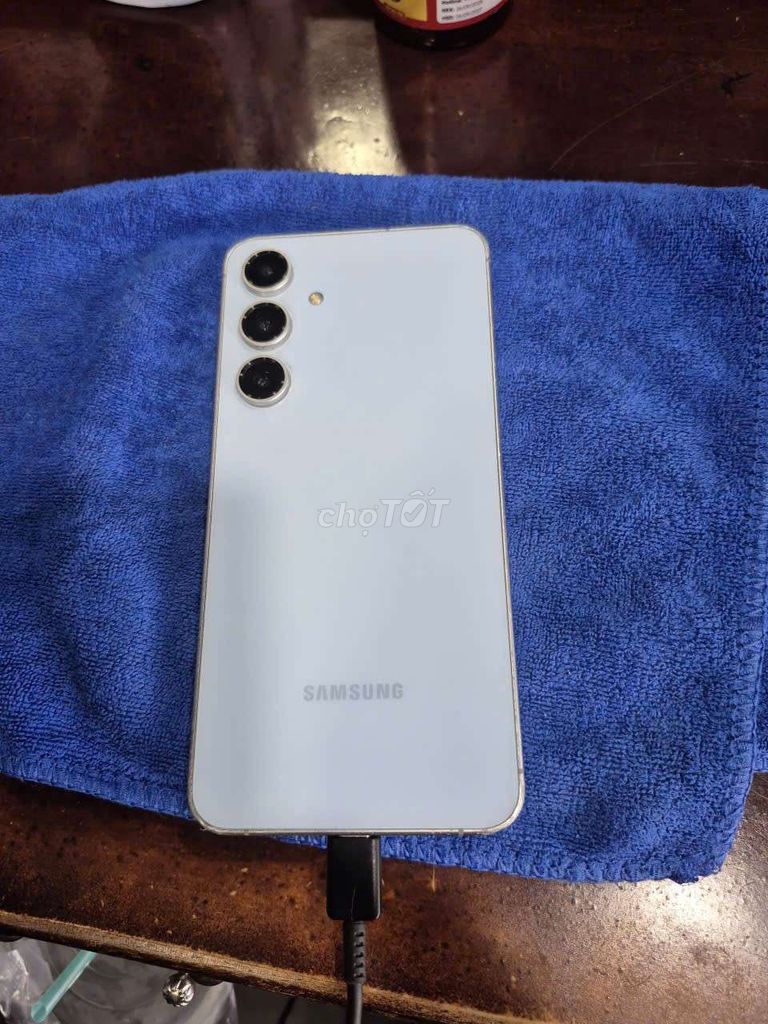 Samsung S24 FE Trắng Đã sử dụng. Mua bán Điện thoại tại Thành phố Dĩ An Bình Dương được đăng bởi Lộc Tài hình 1