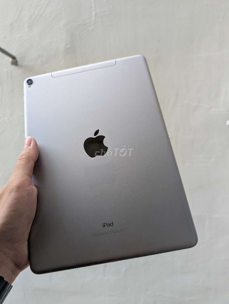 Apple iPad Pro 10.5 inch 64GB có 4G. Mua bán Máy tính bảng tại Quận Tân Phú Tp Hồ Chí Minh được đăng bởi Duy Phạm hình 1