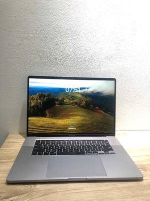 MACBOOK PRO 15