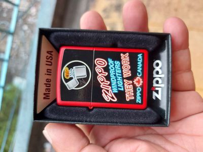 Mình cần bán 1 cái zippo usa đời 2014