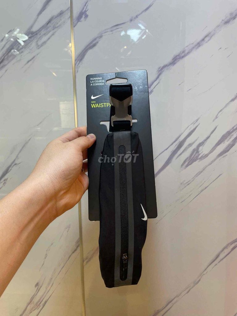 Túi đeo hông Nike Đen giá tốt. Mua bán Túi xách tại Huyện Thanh Oai Hà Nội được đăng bởi Lâm thiên đường hàng hiệu hình 1