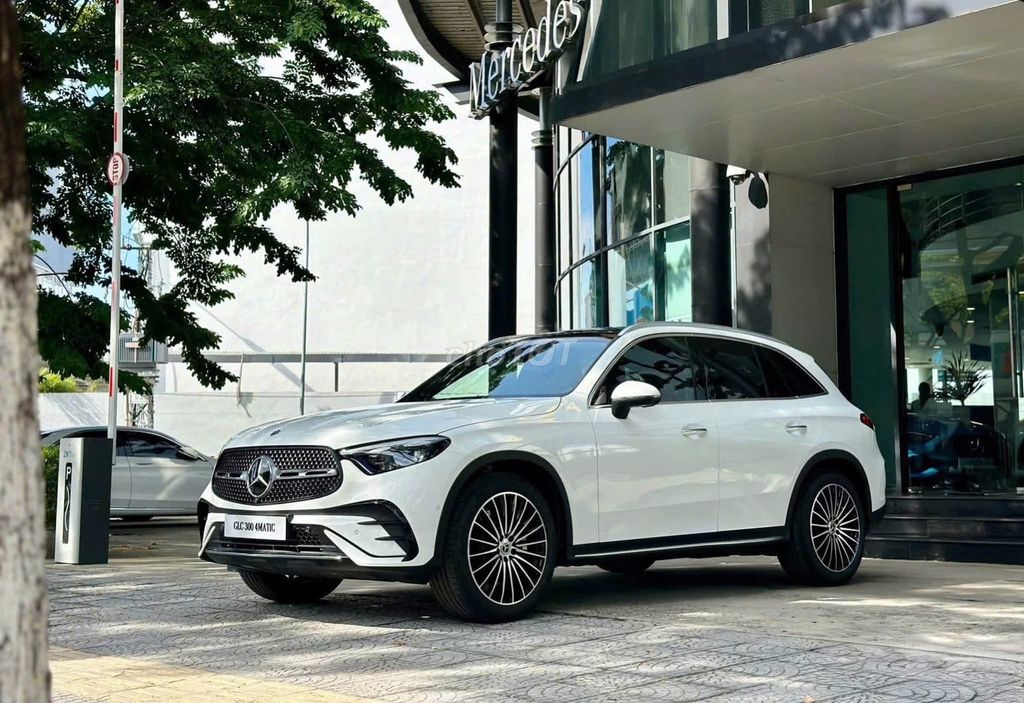 Mercedes-Benz GLC 300 V3 Trắng