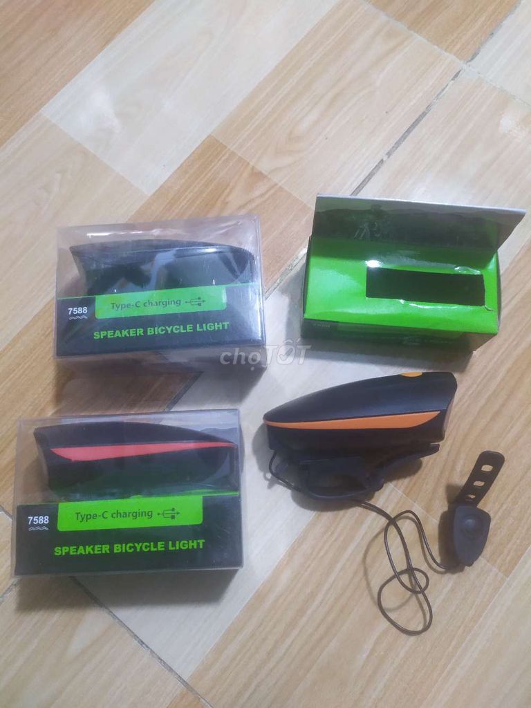 Đèn còi xe đạp 3 màu Đen, Cảm và đỏ. Mua bán Phụ tùng xe tại Quận 7 Tp Hồ Chí Minh được đăng bởi 12Bike hình 6