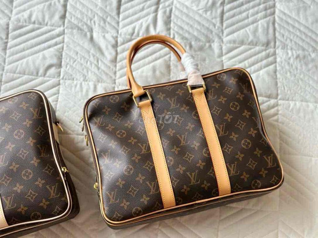 Deal Bag LV Voyager SC