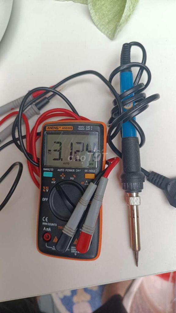 Dư dùng Đồng hồ đo vạn năng AN8008 và mỏ hàn
