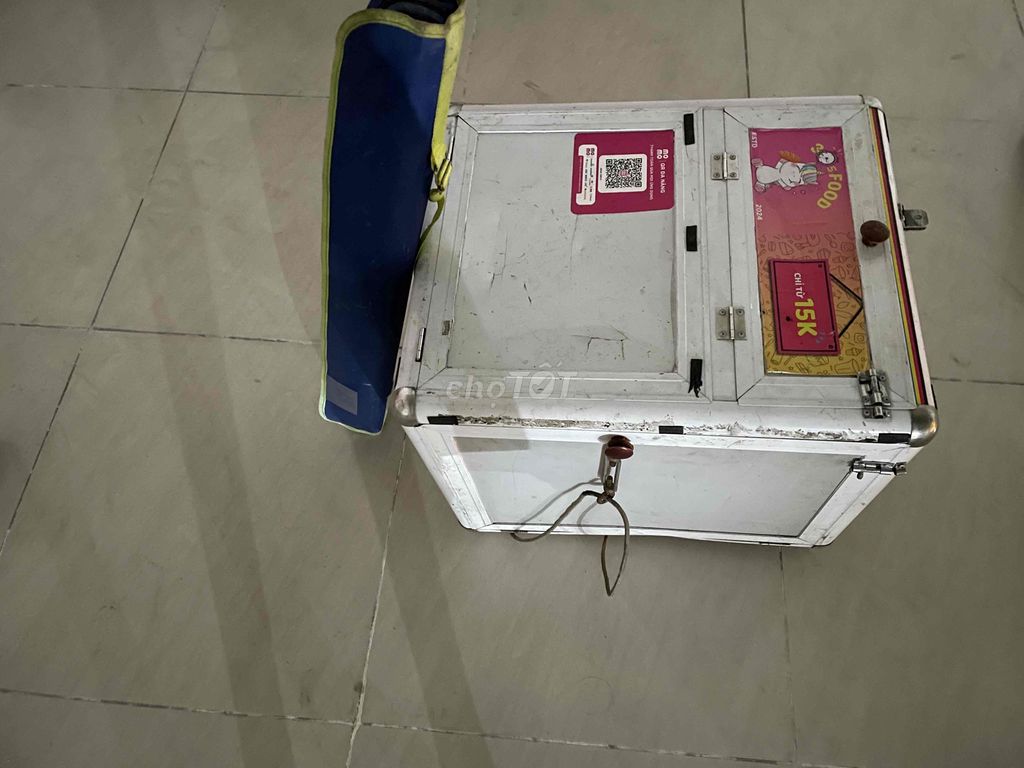 Thùng + 20 Ghế Nhựa Bán Đồ Ăn Vặt, Cà Phê, v.v. Mua bán Nội thất, đồ gia dụng khác tại Quận Tân Phú Tp Hồ Chí Minh được đăng bởi Hiếu hình 1