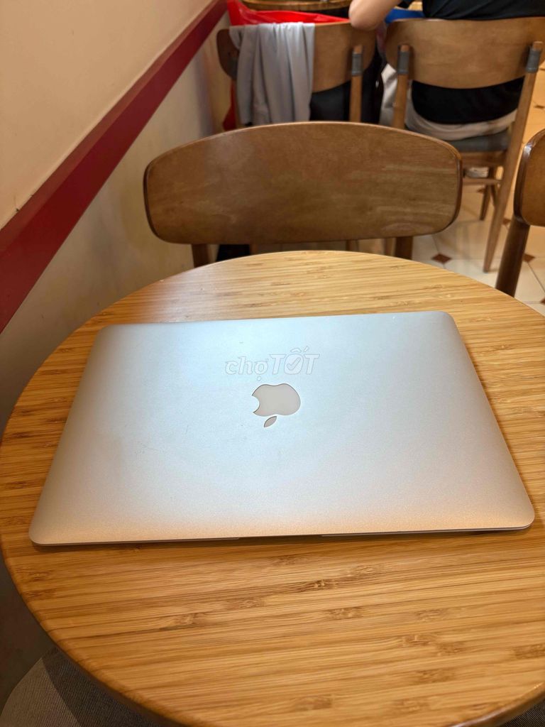 Apple MacBook Air 2017 Bạc Mới. Mua bán Laptop tại Quận 8 Tp Hồ Chí Minh được đăng bởi Baoanh hình 1