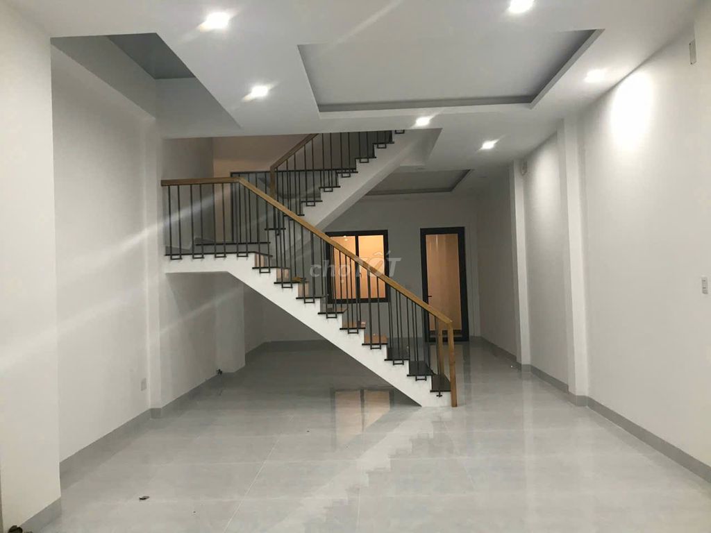 Cho thuê nhà 1 trệt 3 lầu sát cao đẳng Công Thương
