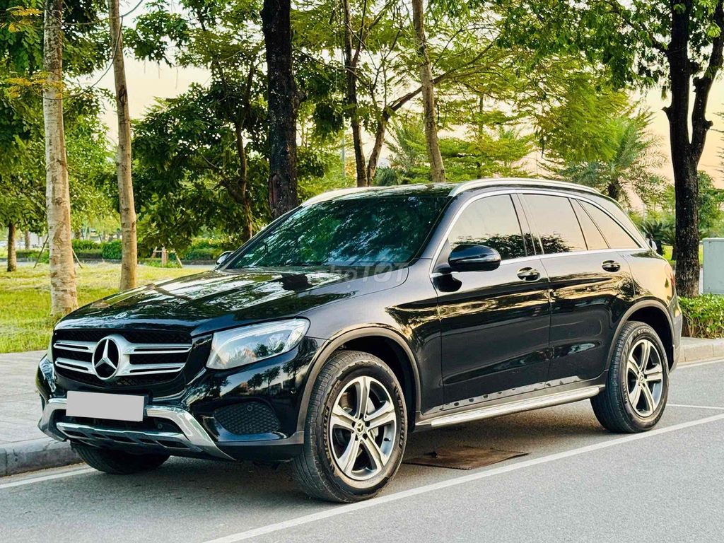 Mercedes Benz GLC Class 2017 250 - 87000 km. Mua bán Ô tô tại Quận Hoàng Mai Hà Nội được đăng bởi Nguyễn Bách Việt hình 2