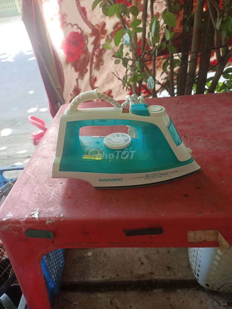 Bàn ủi hơi nước Daewoo Trắng Xanh. Mua bán Nội thất, đồ gia dụng khác tại Quận Cẩm Lệ Đà Nẵng được đăng bởi Anh Khoa hình 1