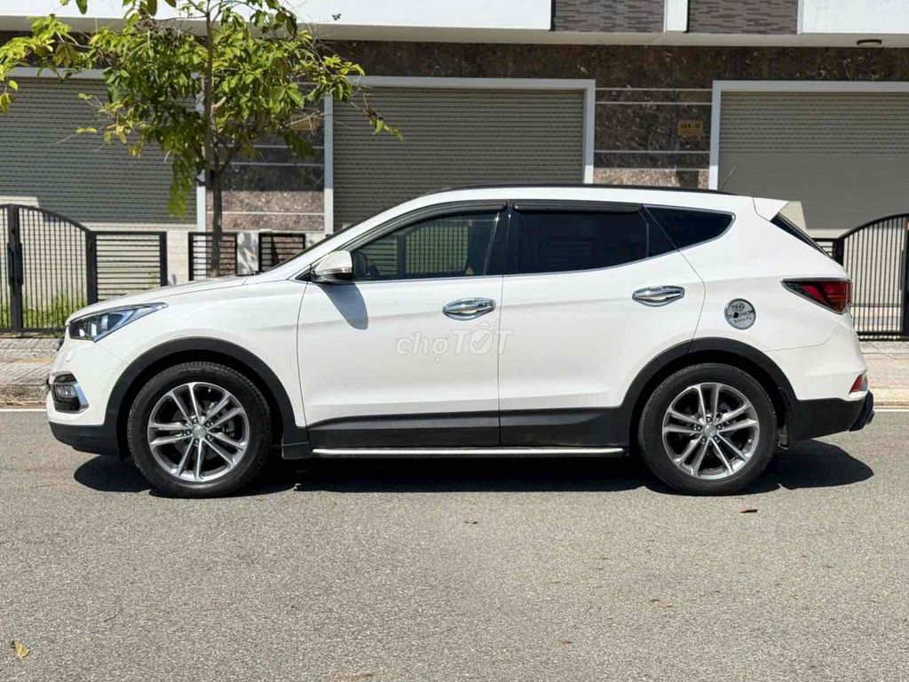 Hyundai Santa Fe 2018 2.4 AT 2WD - 80000 km xe Đep. Mua bán Ô tô tại Thành phố Vũng Tàu Bà Rịa - Vũng Tàu được đăng bởi Hùng LUXURY 6789 UY Tín Tạo Nên Thương Hiệu hình 2