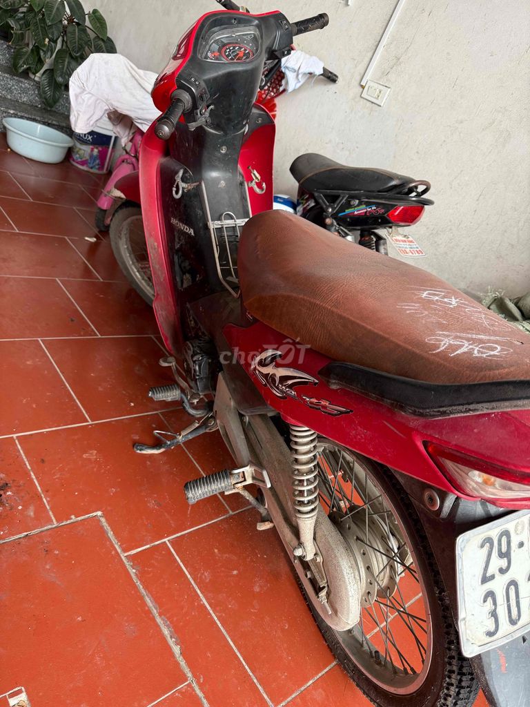 Honda Wave 100, красный, полуавтомат
