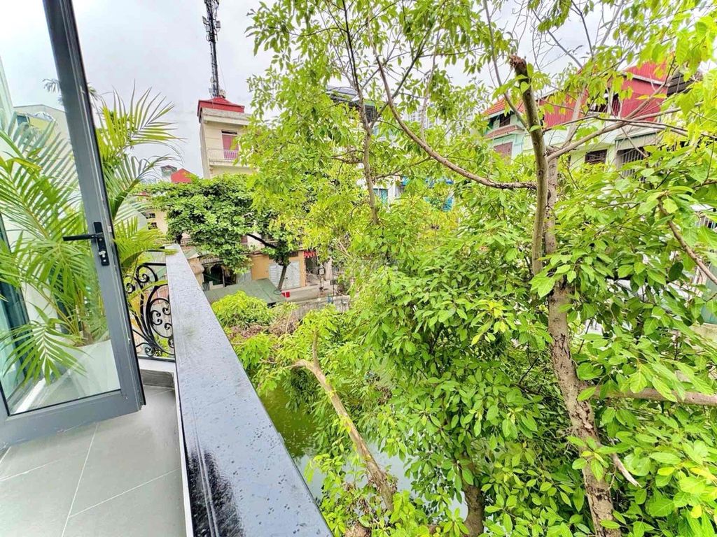 Biệt Thự Sân Vườn - View Hồ - 5 Tầng Thang Máy- Full nội thất.