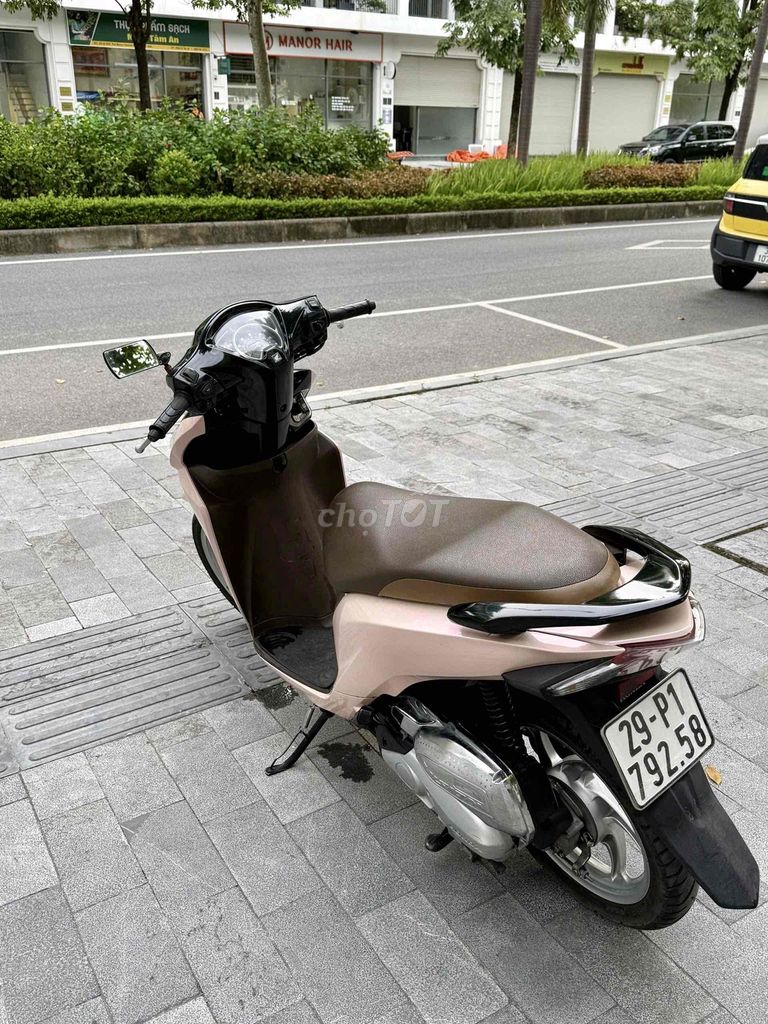 Honda Vision 2019, decal Hồng, odo 2 vạn. Mua bán Xe máy tại Quận Hoàng Mai Hà Nội được đăng bởi Bình Long hình 2