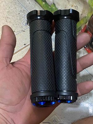 Em dư ra 1 cặp bao tay gắn xe mấy ( giá 70k ). Mua bán Phụ tùng xe tại Thành phố Thủ Đức Tp Hồ Chí Minh được đăng bởi minh cường