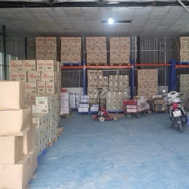 Thuê kho xường Nhà Bè đường Phạm Hữu Lầu DT 600m2 có trần la phông