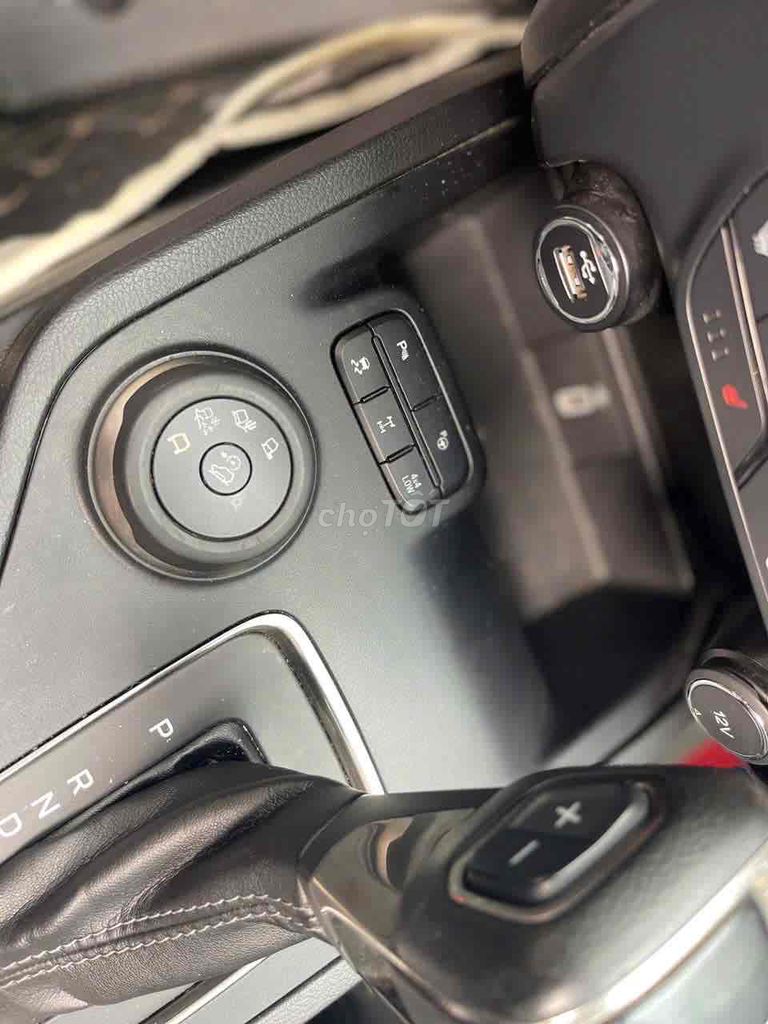 Ford Everest Titanium 2.0L 4x4 sx 2021 màu đỏ. Mua bán Ô tô tại Quận Cầu Giấy Hà Nội được đăng bởi Cao Quý hình 16