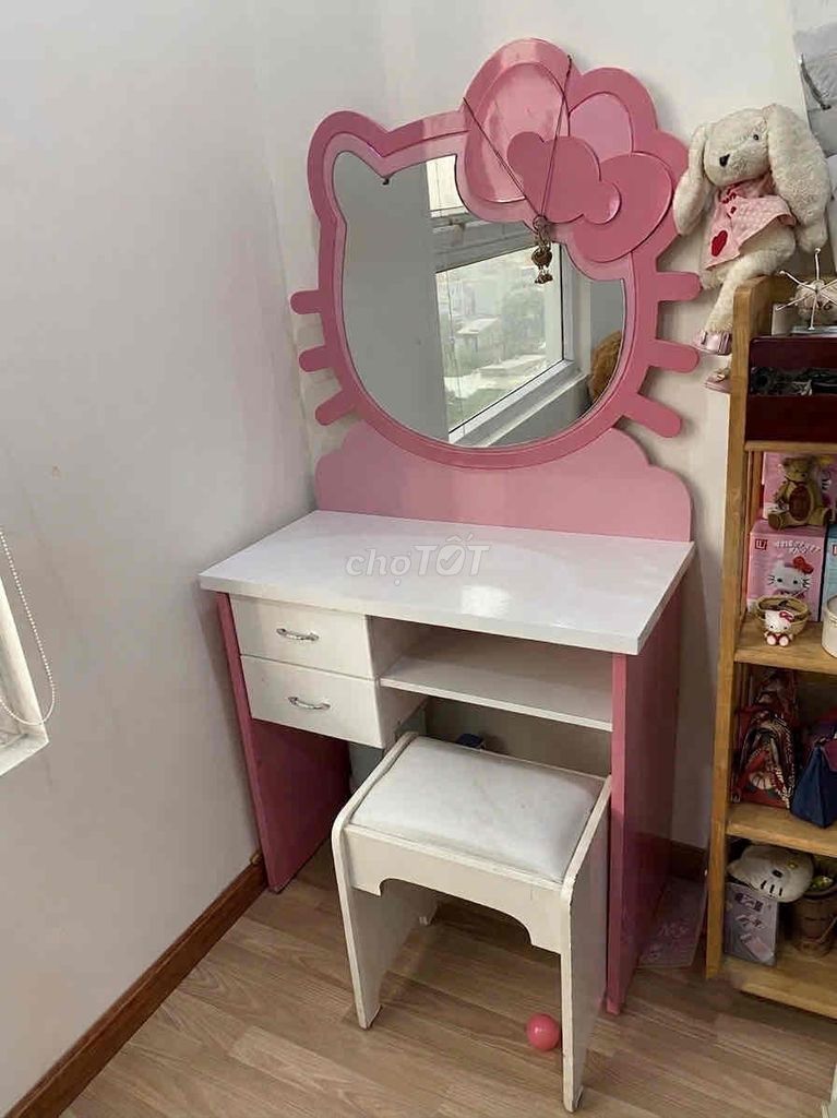 Bàn trang điểm Hello Kitty. Mua bán Bàn ghế tại Quận 10 Tp Hồ Chí Minh được đăng bởi Huỳnh Thư hình 1