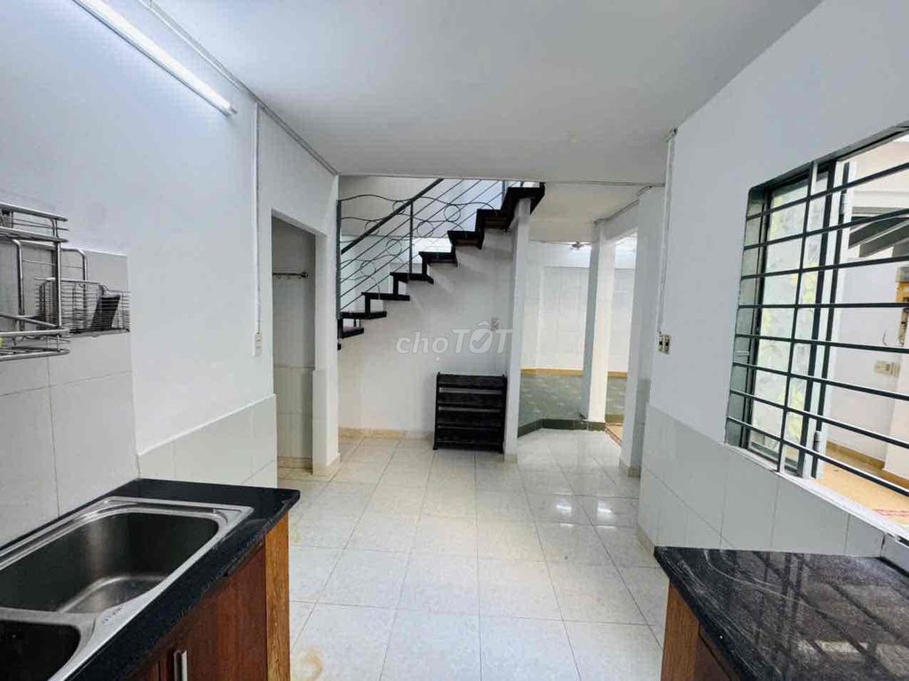 Nhà 2 lầu mới  gần Văn Cao - Nguyễn Sơn - Tân Hương