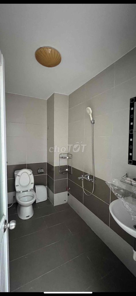 Nhà Sạch DT 120m2 1Trệt 1Lầu 3Pn 2Wc Sân Xe Máy Hẻm Xe Tải Gần ĐHNTT