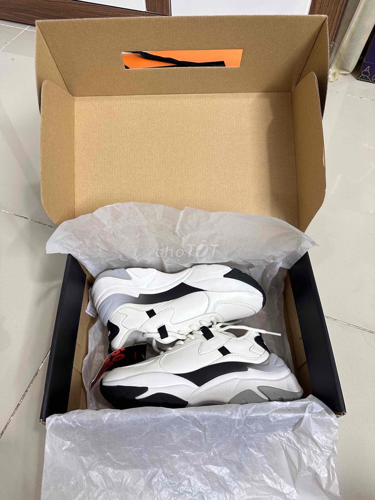 Sneakers ChunkyS1 trắng đen SIZE 36 NEW FULL BOX