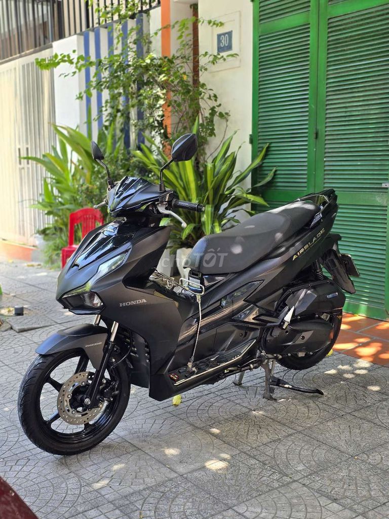 Honda Air Blade 4V 2023 Матовый черный спорт